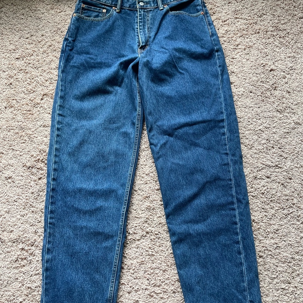 Blue Relaxed Fit Jeans with Classic Style 560